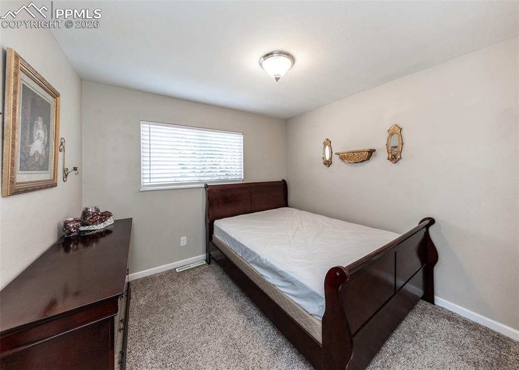 Image 21 of 36: Bedroom