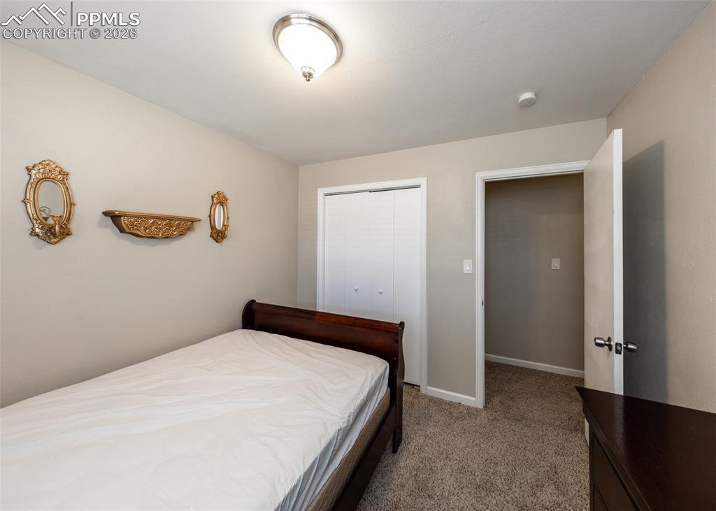 Image 22 of 36: Bedroom