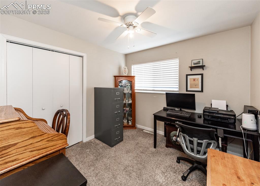 Image 23 of 36: Office