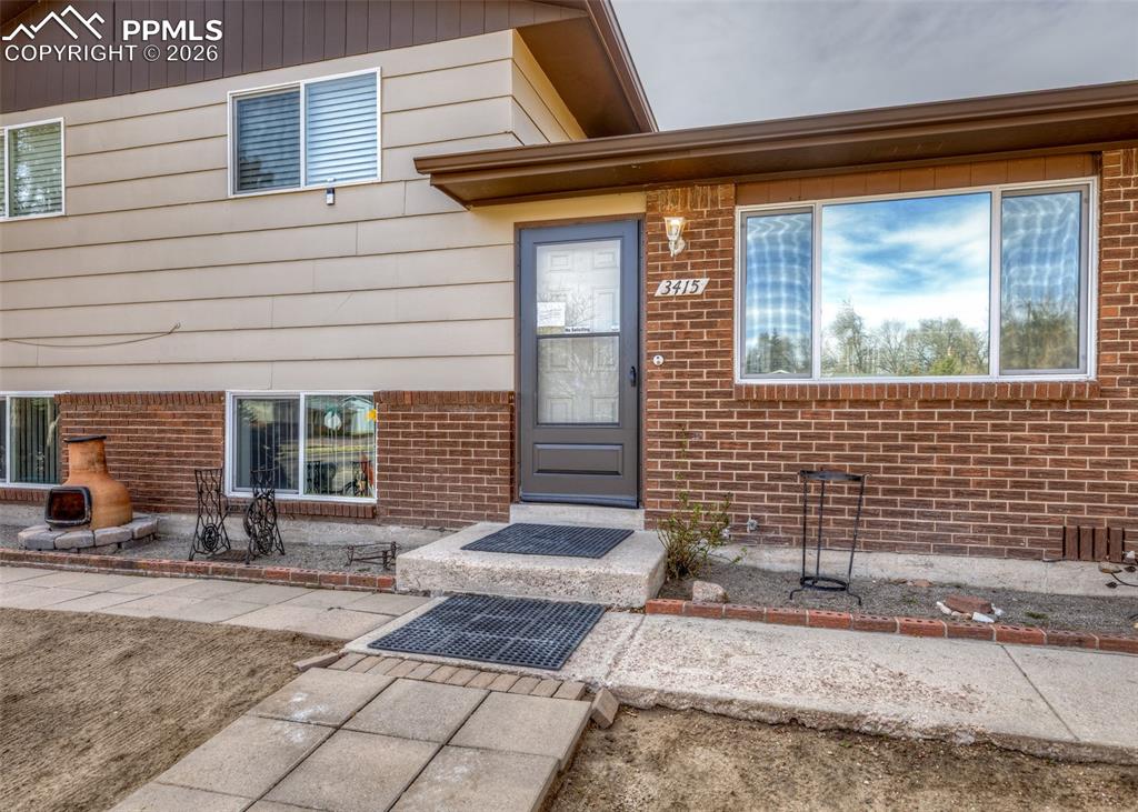 Image 3 of 36: Entry