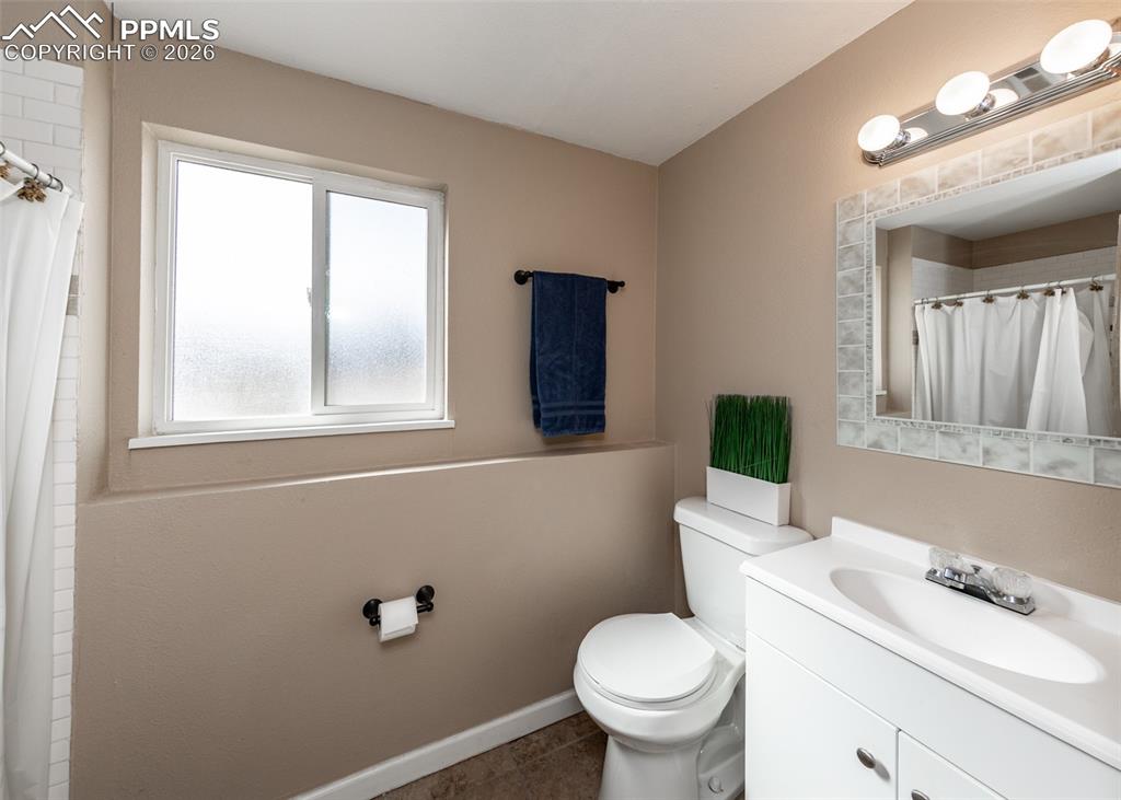 Image 30 of 36: Bathroom