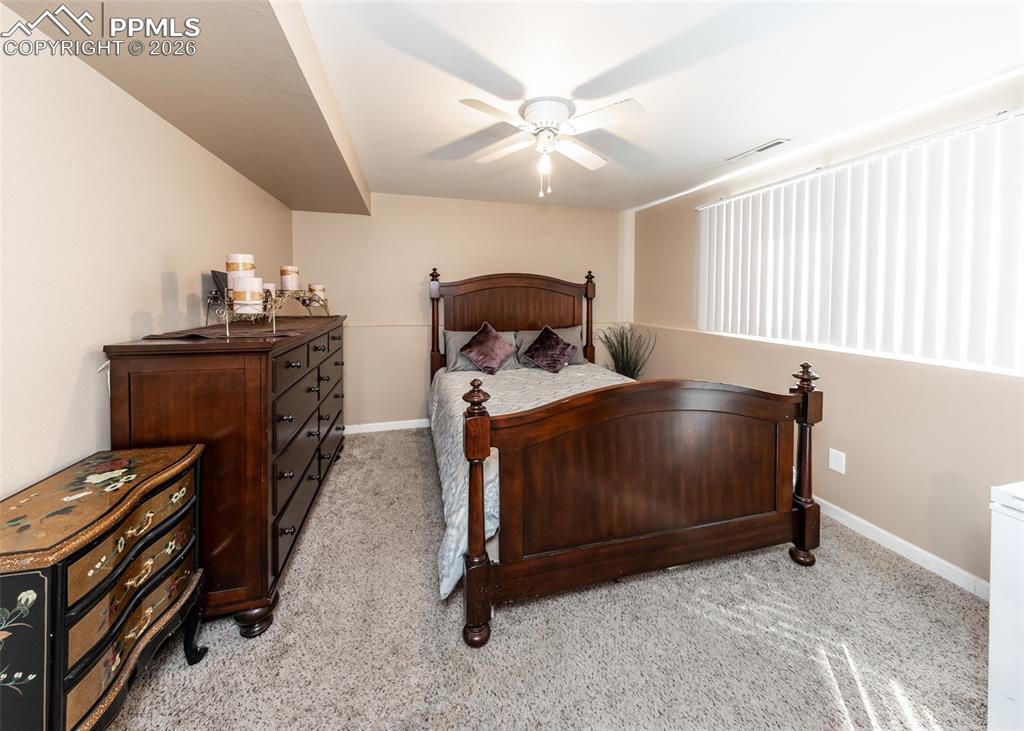 Image 32 of 36: Bedroom