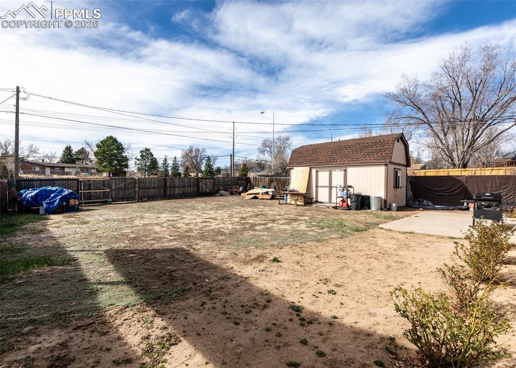 Image 36 of 36: Yard