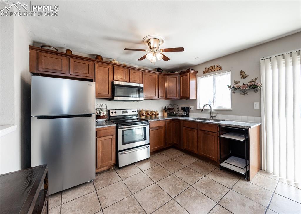 Image 9 of 36: Kitchen