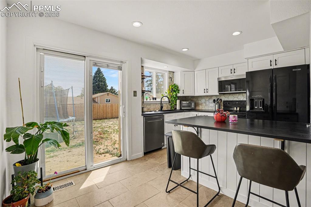 Image 10 of 22: Kitchen