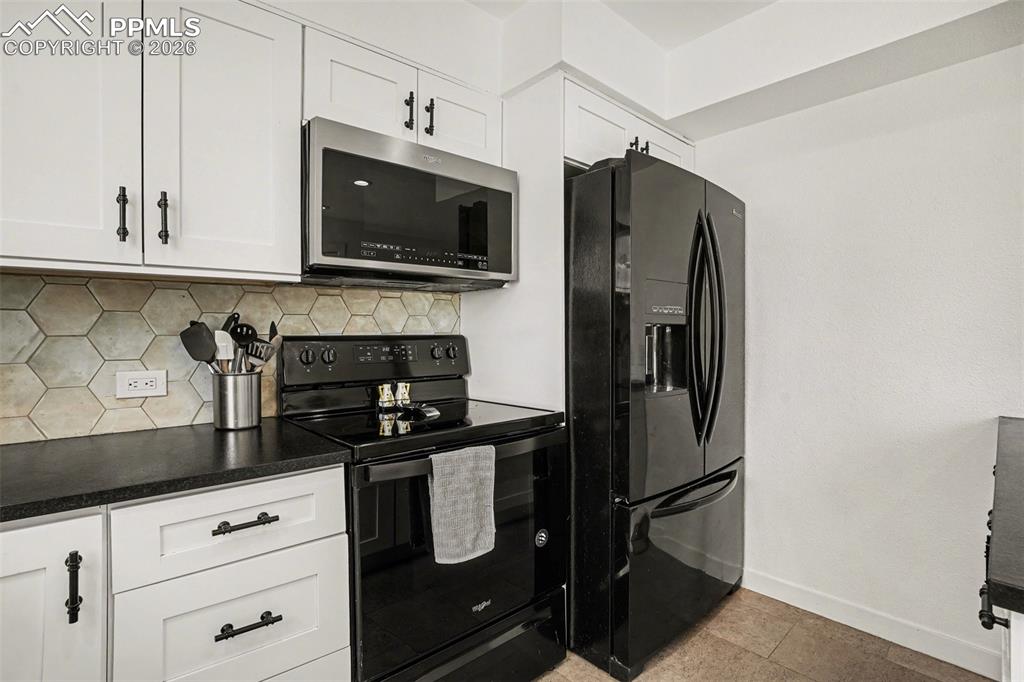 Image 12 of 22: Kitchen