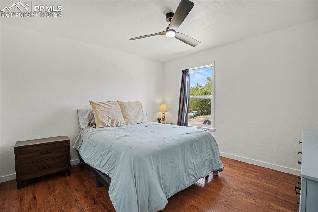 Image 15 of 22: Bedroom