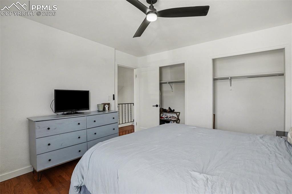 Image 16 of 22: Bedroom