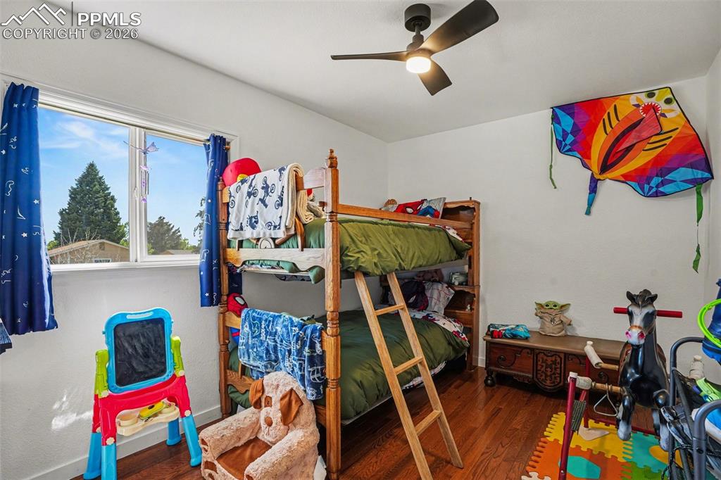 Image 17 of 22: Bedroom