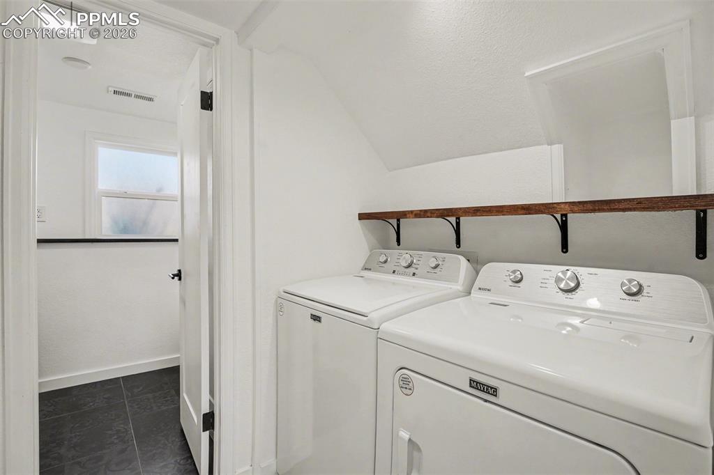 Image 21 of 22: Laundry