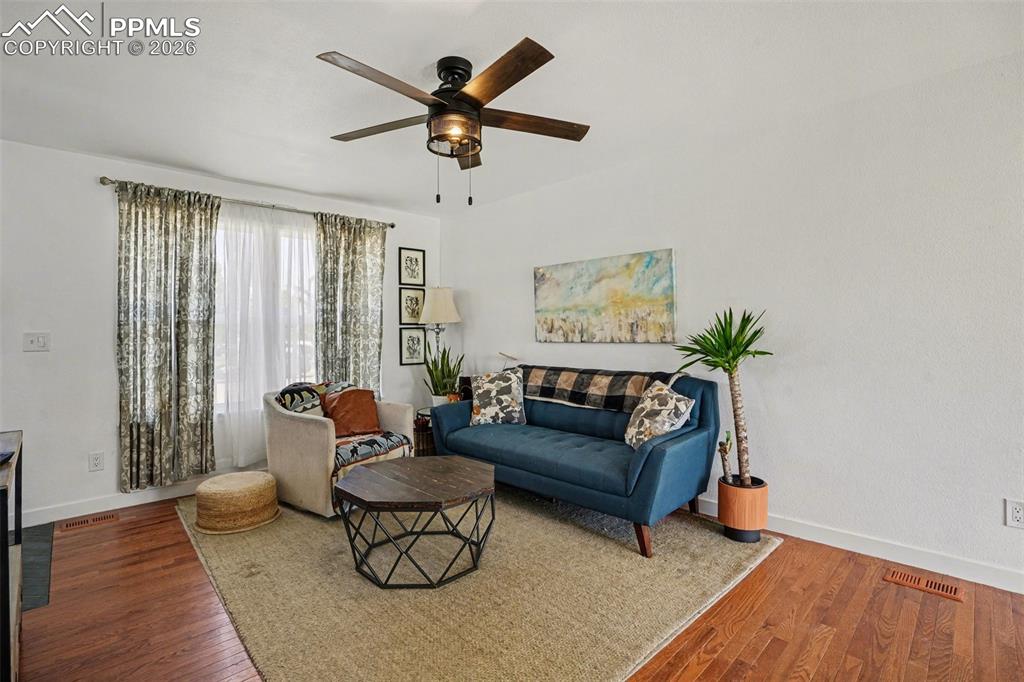 Image 3 of 22: Sitting Room