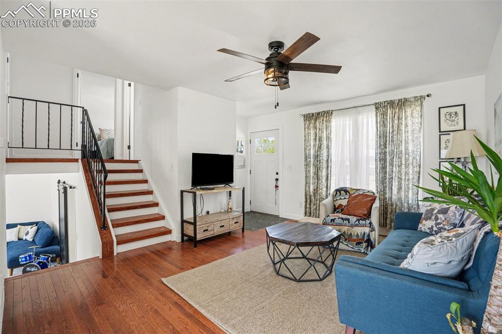 Image 4 of 22: Living Room