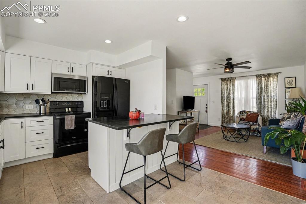 Image 9 of 22: Kitchen