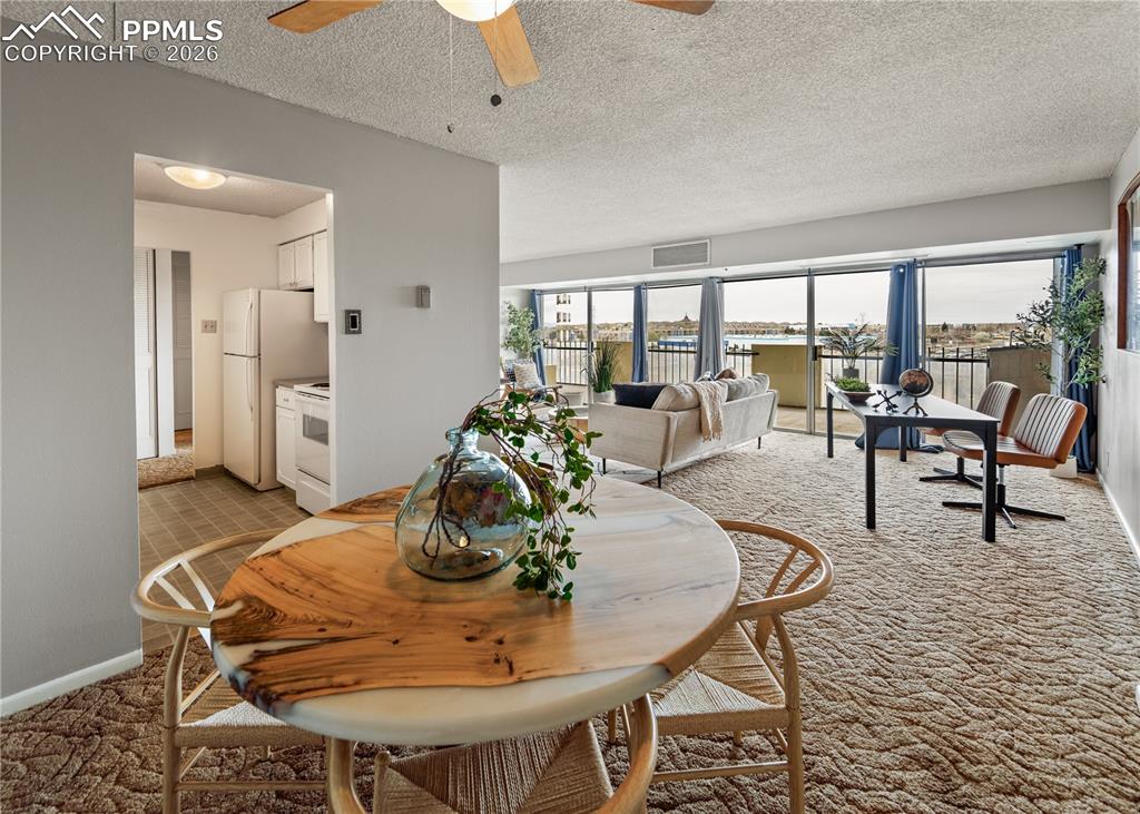 Image 11 of 26: Dining Area