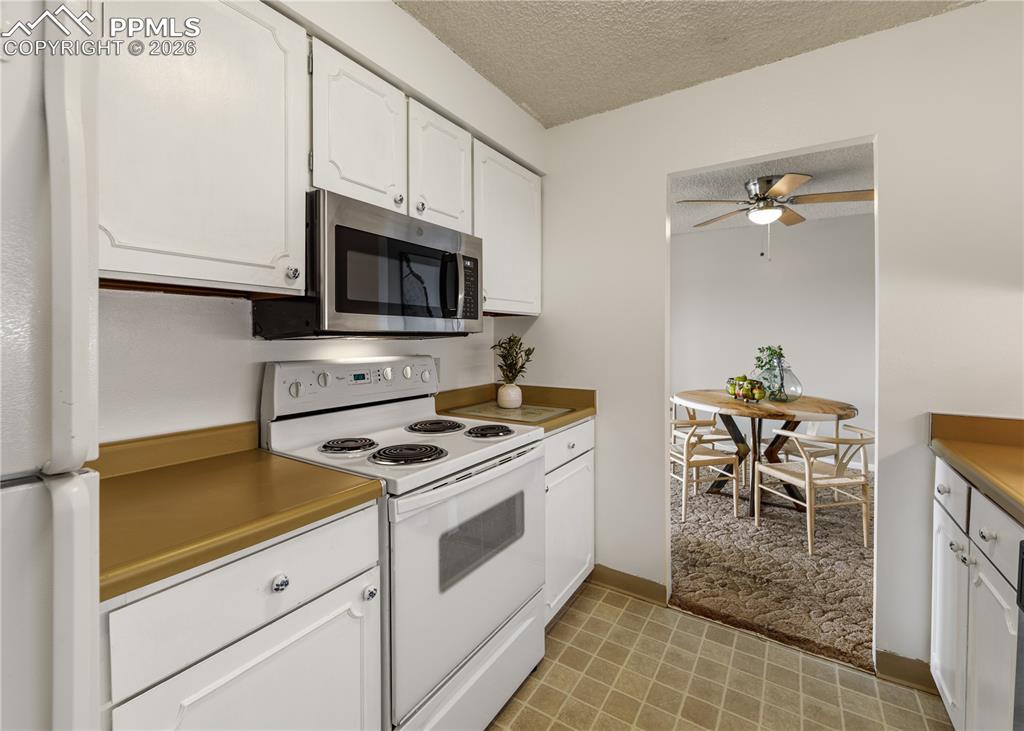 Image 14 of 26: Kitchen