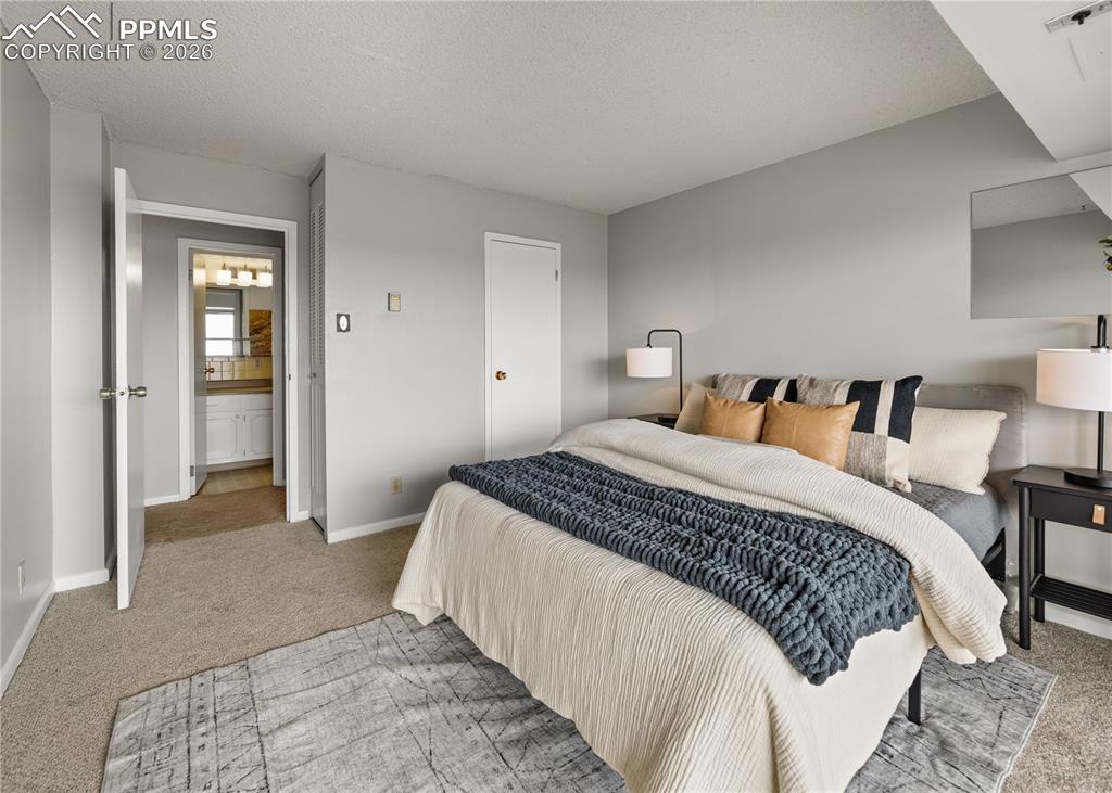 Image 16 of 26: Bedroom