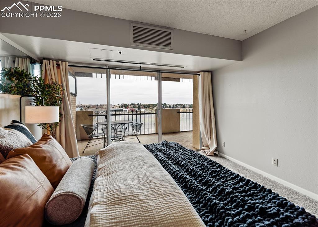 Image 18 of 26: Bedroom