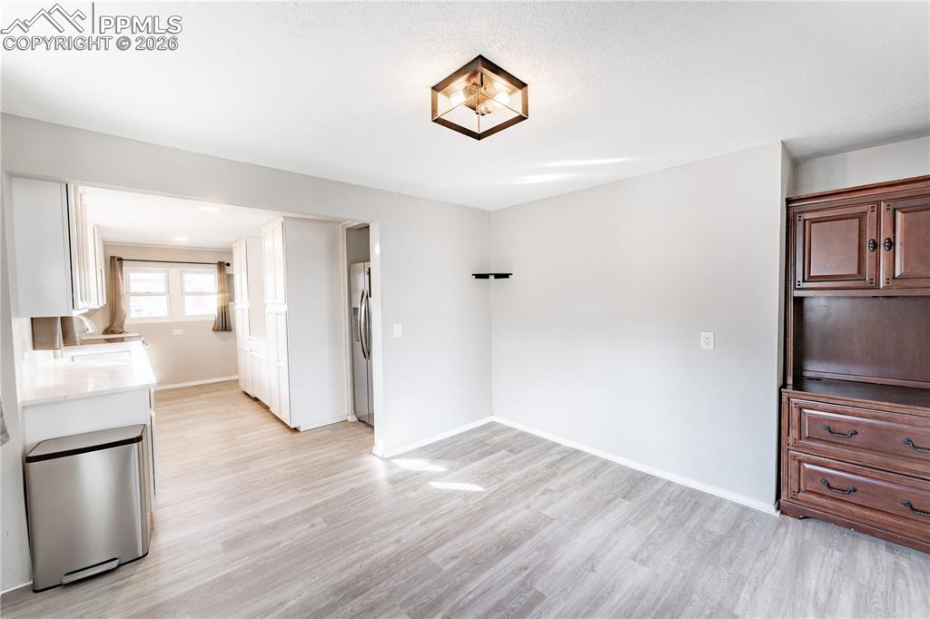 Image 11 of 40: Dining Area