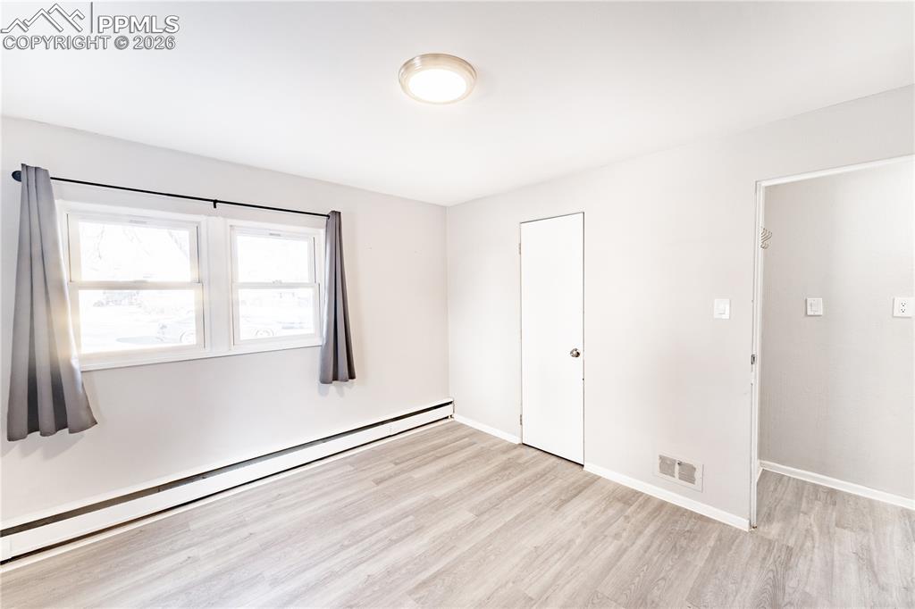 Image 14 of 40: Bedroom