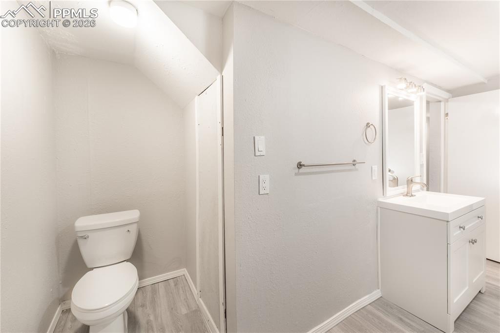 Image 23 of 40: Bathroom