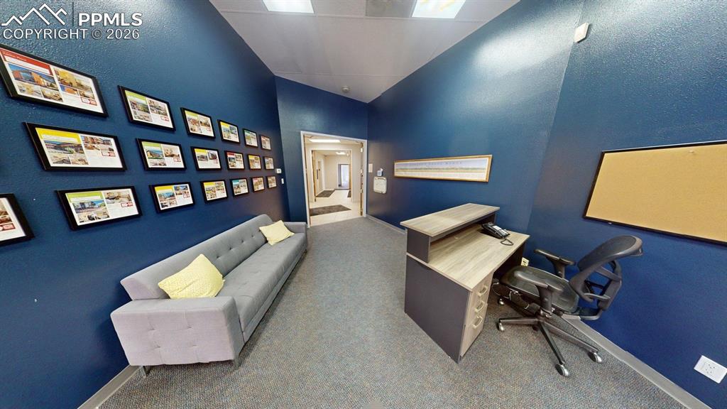 Image 7 of 18: Office