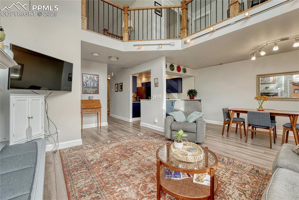 Image 16 of 50: Living Room