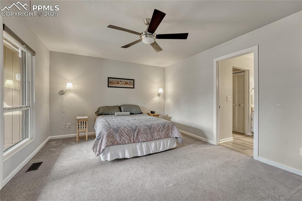 Image 23 of 50: Bedroom