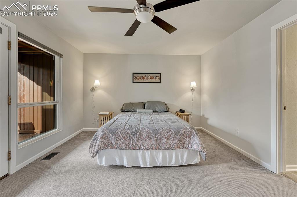 Image 25 of 50: Bedroom