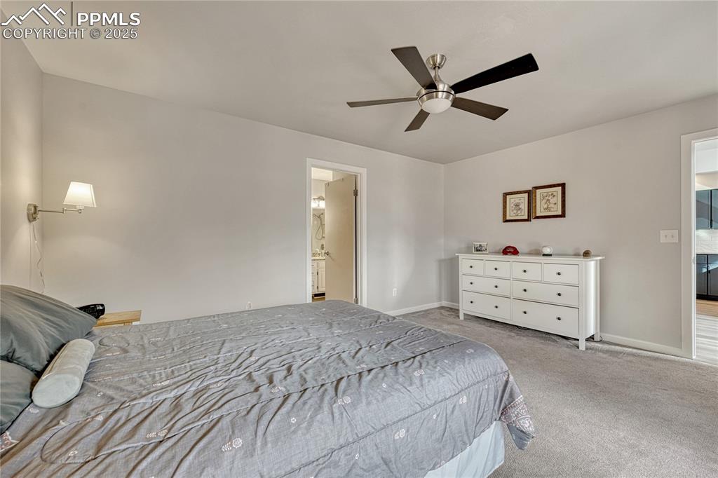 Image 26 of 50: Bedroom