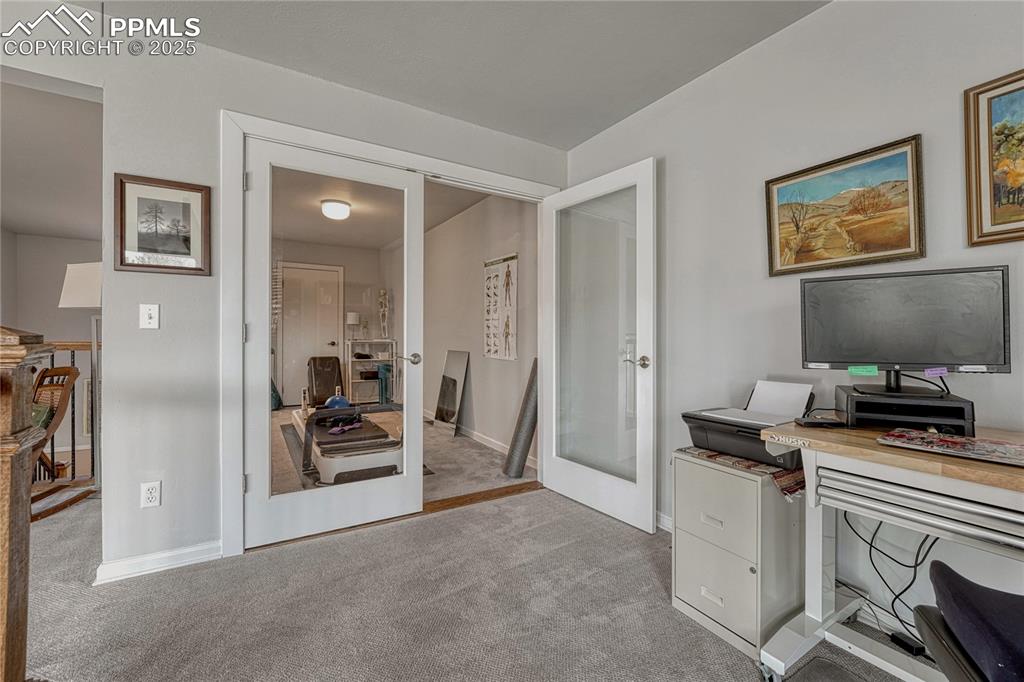 Image 31 of 50: Office