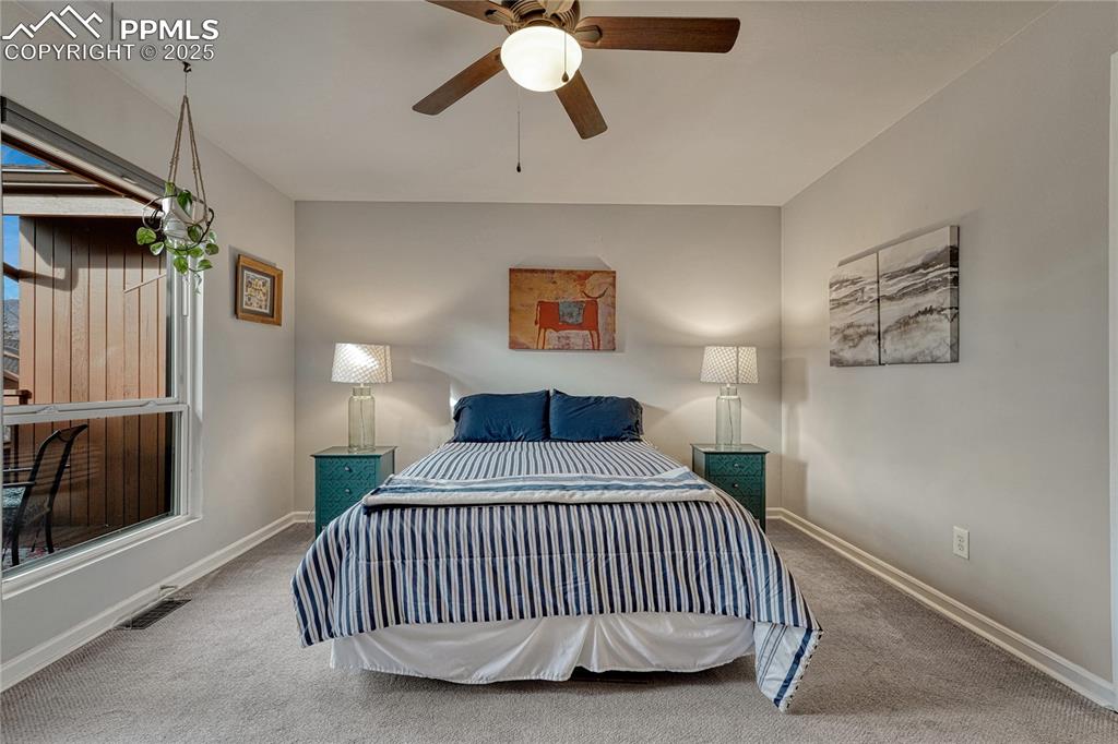 Image 34 of 50: Bedroom