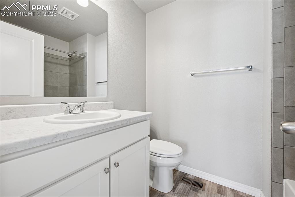 Image 12 of 21: Bathroom