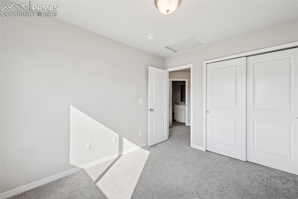 Image 17 of 21: Bedroom