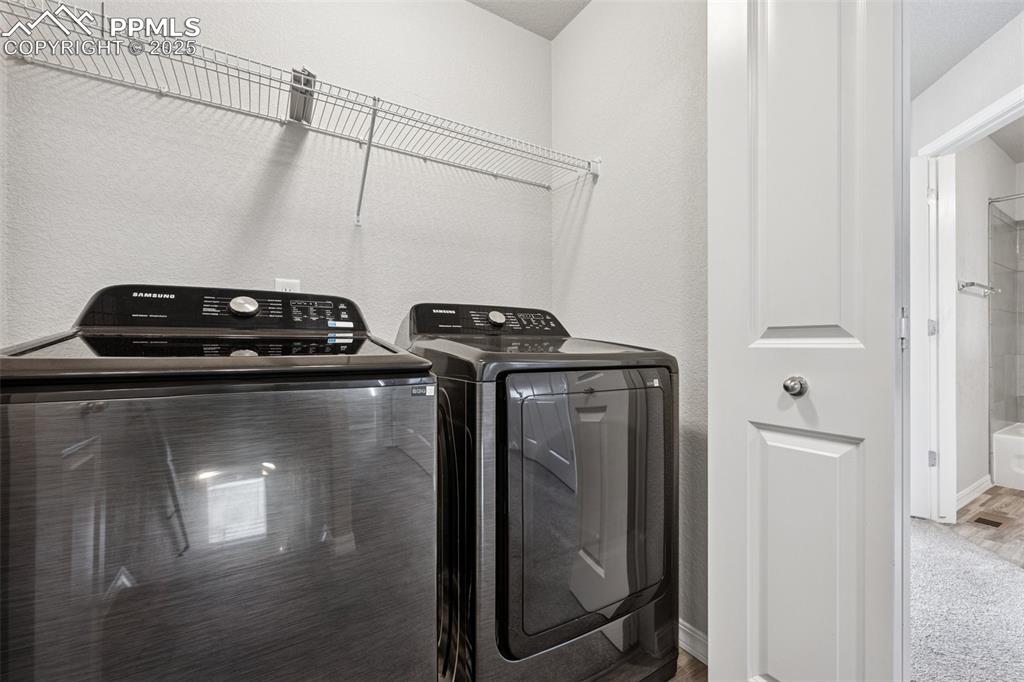 Image 18 of 21: Laundry