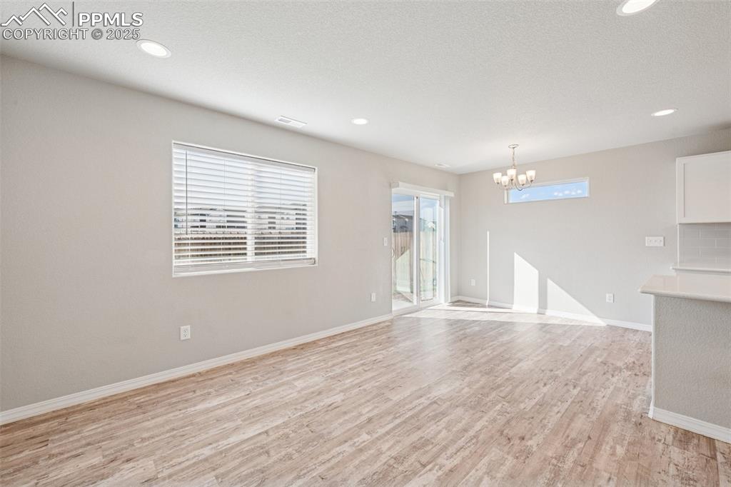 Image 4 of 21: Living Room