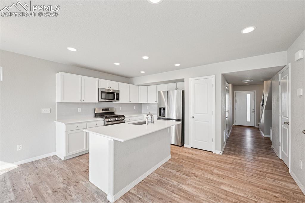 Image 5 of 21: Kitchen