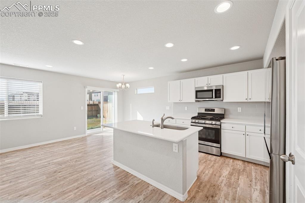 Image 7 of 21: Kitchen