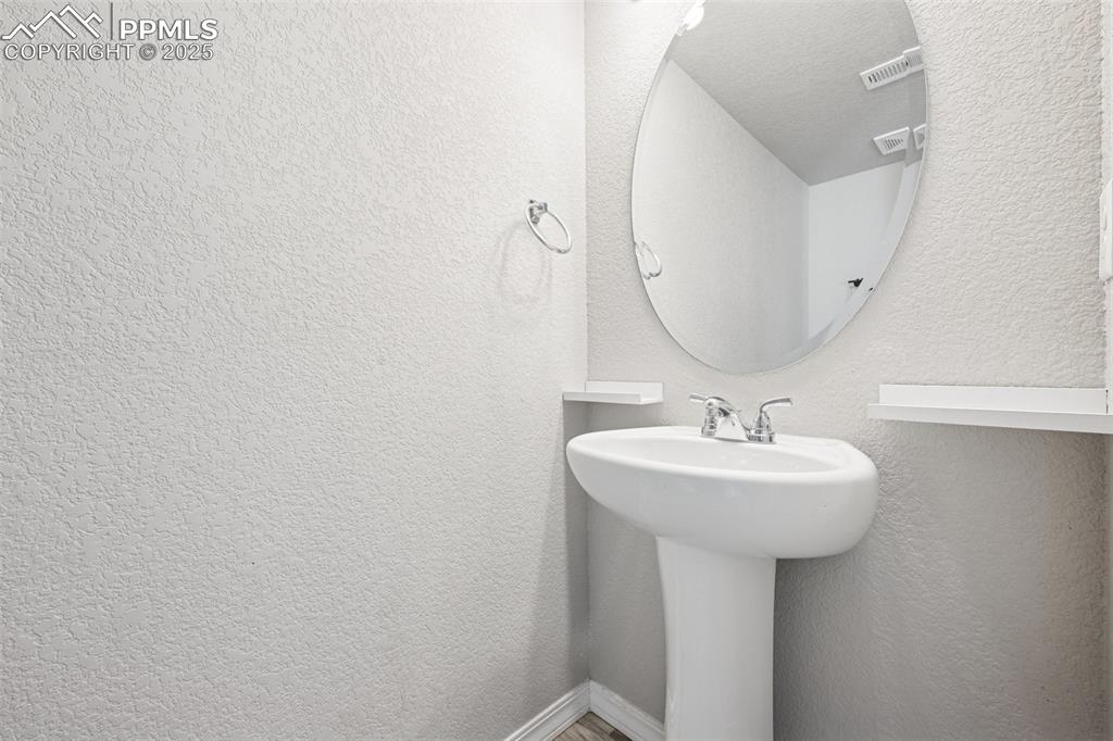 Image 9 of 21: Bathroom