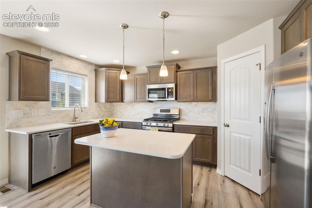 Image 16 of 45: Kitchen