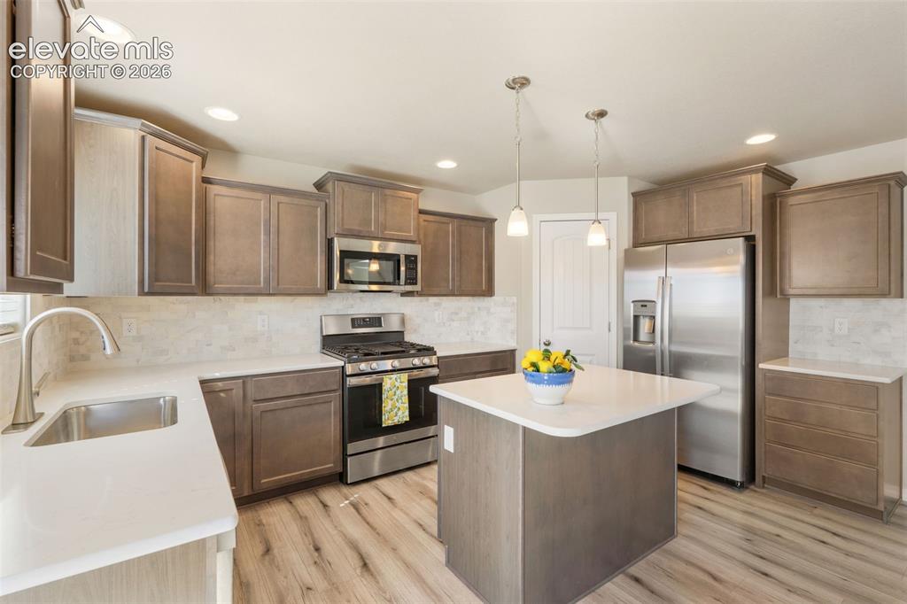 Image 17 of 45: Kitchen