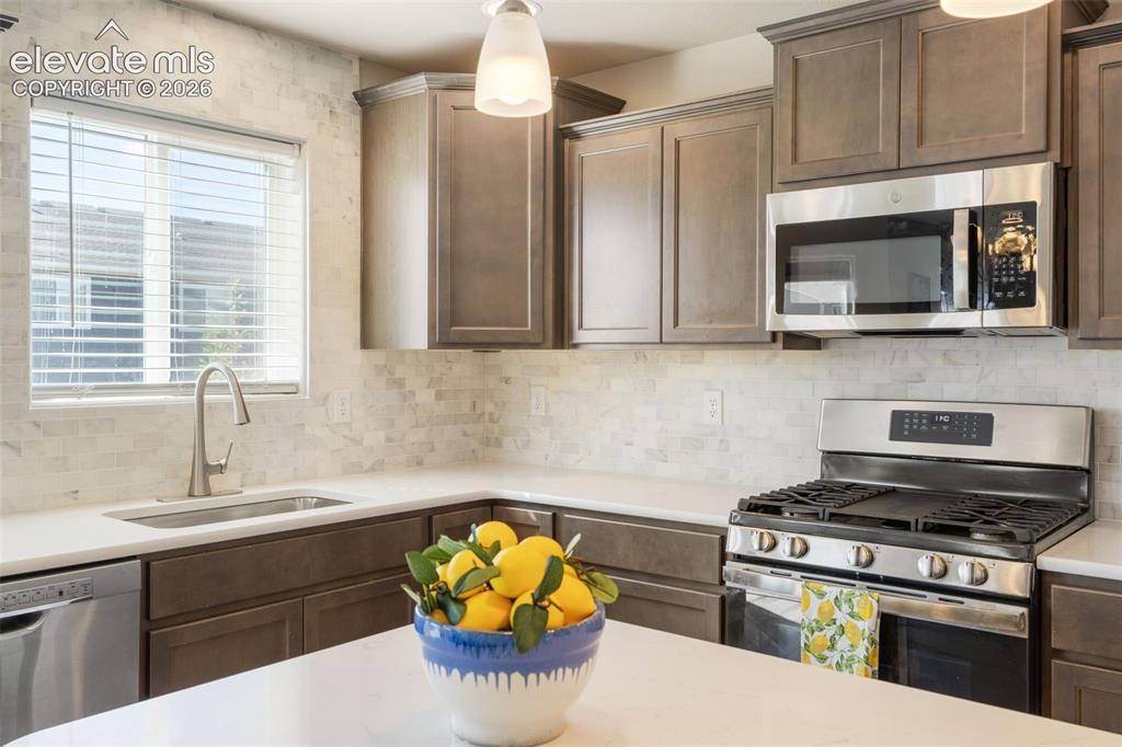 Image 19 of 45: Kitchen