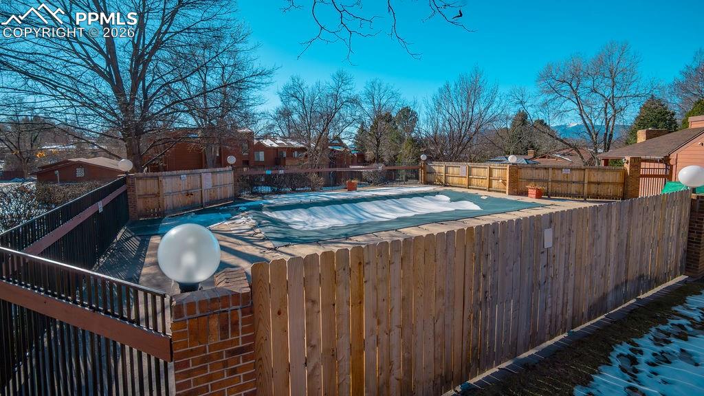 Image 34 of 37: Pool