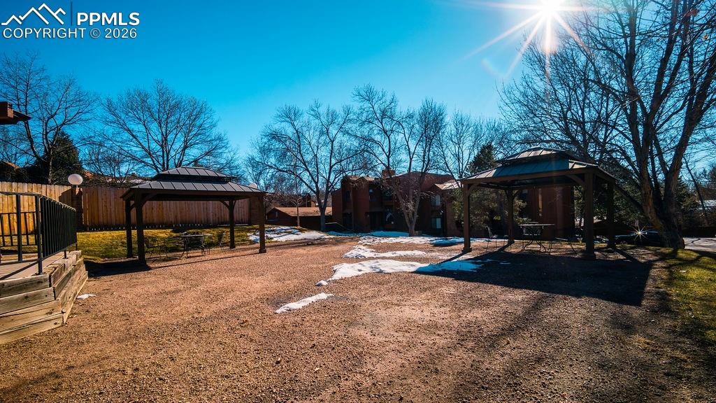 Image 36 of 37: Yard