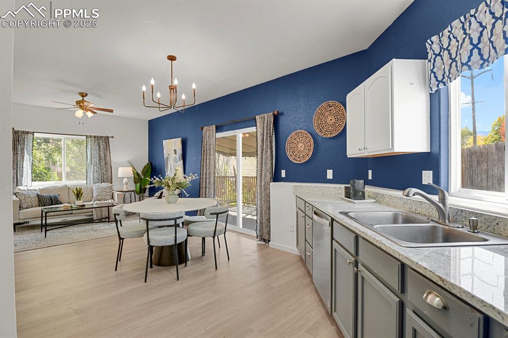 Image 13 of 31: Kitchen