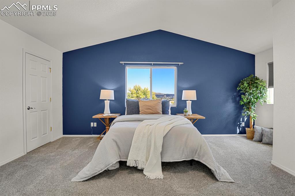 Image 16 of 31: Bedroom