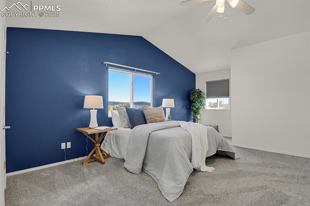 Image 17 of 31: Bedroom