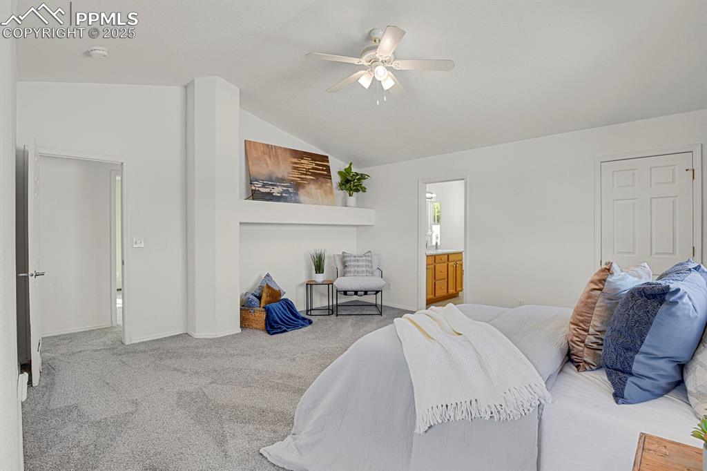 Image 18 of 31: Bedroom