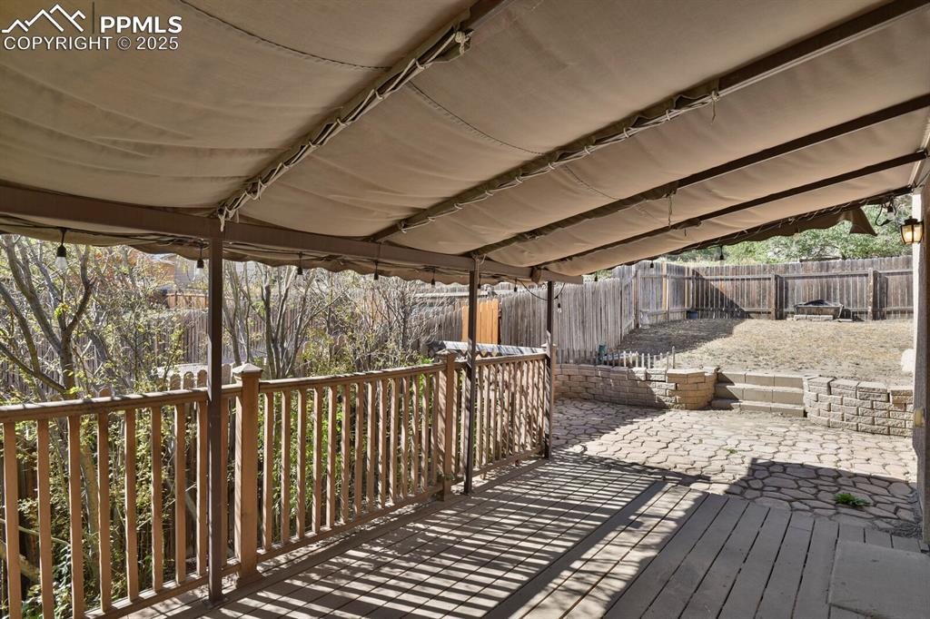 Image 26 of 31: Deck