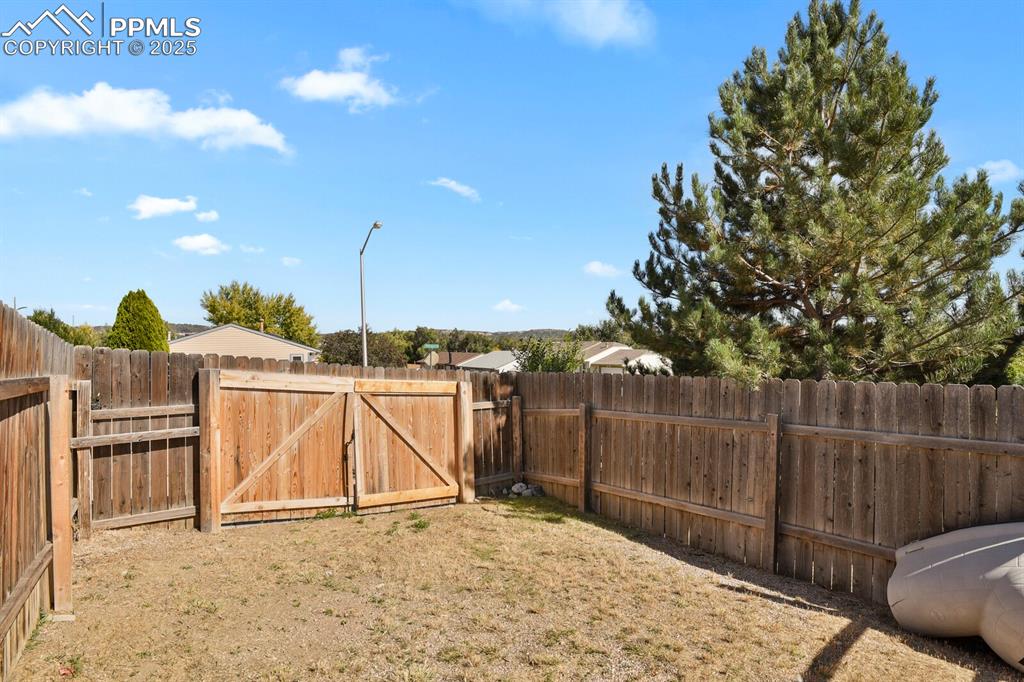 Image 31 of 31: Yard