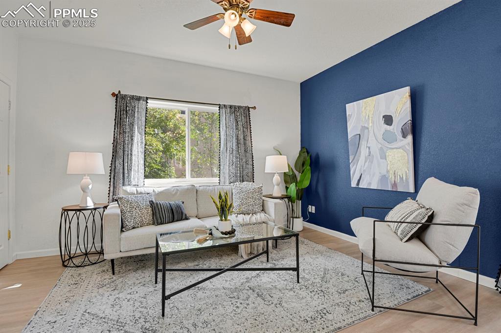 Image 7 of 31: Living Room